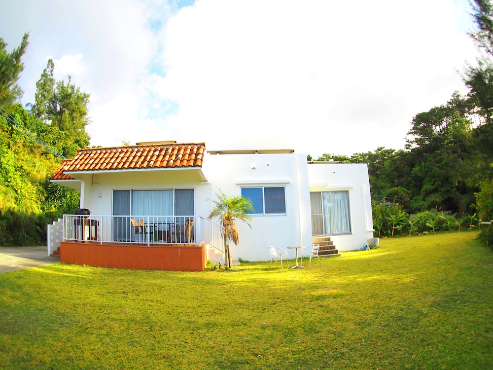 BEACH SIDE HOUSE 恩納 那覇