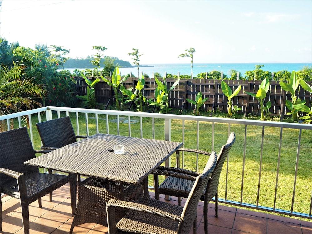 BEACH SIDE HOUSE 恩納 那覇
