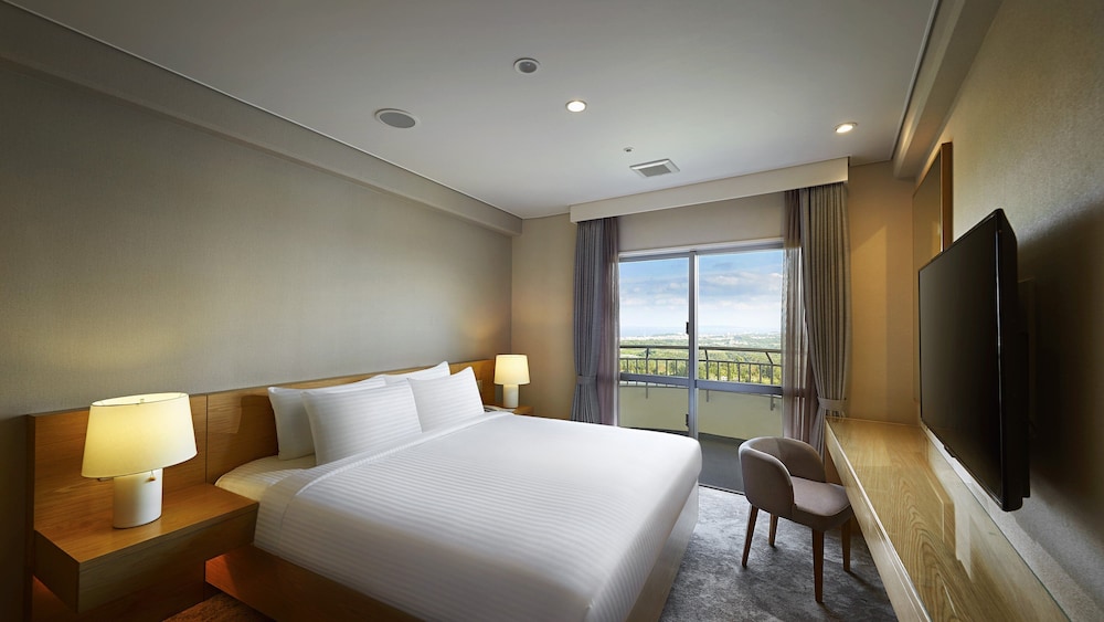 ANAクラウンプラザリゾート沖縄うるまヒルズ バイ IHG 那覇