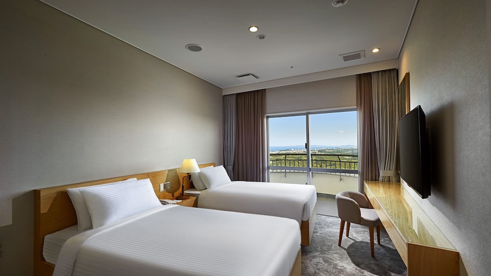 ANAクラウンプラザリゾート沖縄うるまヒルズ バイ IHG 那覇