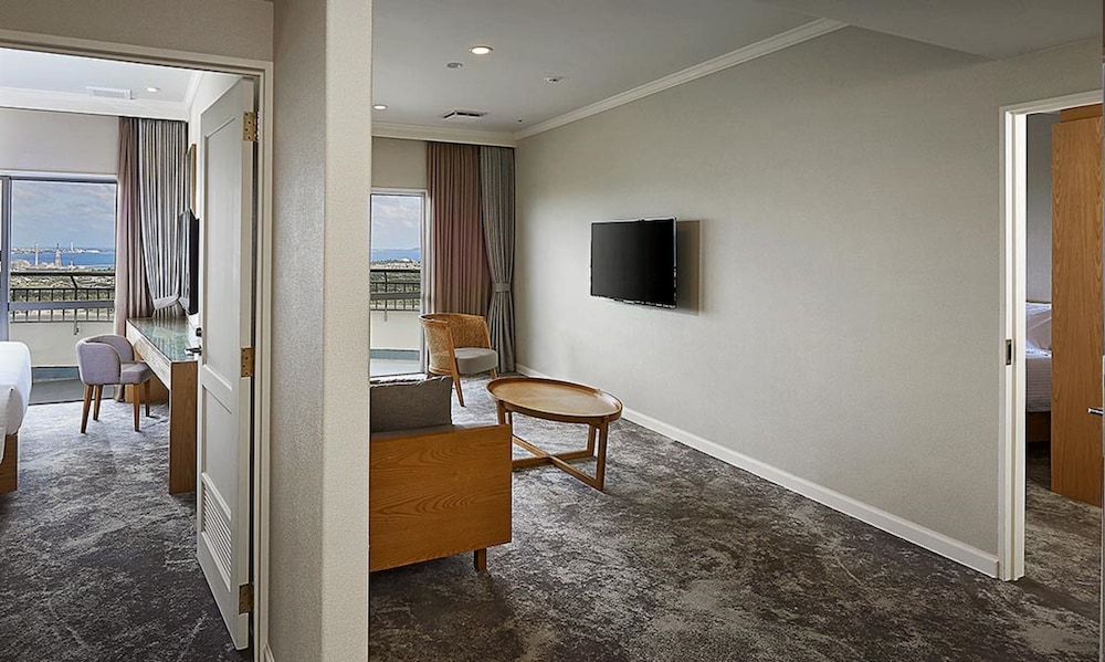 ANAクラウンプラザリゾート沖縄うるまヒルズ バイ IHG 那覇