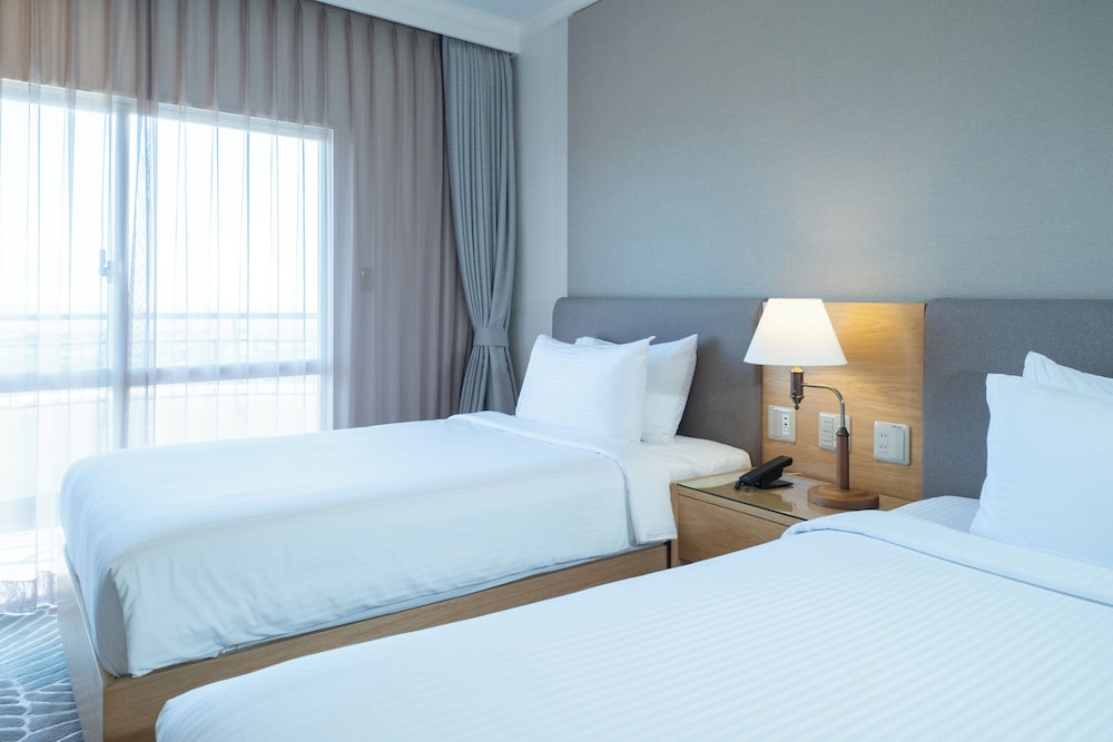 ANAクラウンプラザリゾート沖縄うるまヒルズ バイ IHG 那覇