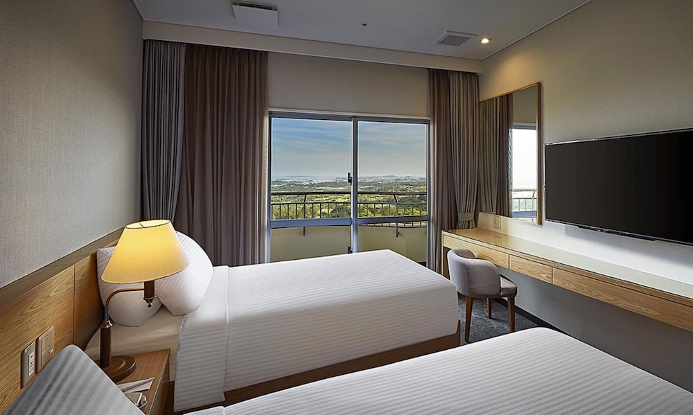 ANAクラウンプラザリゾート沖縄うるまヒルズ バイ IHG 那覇
