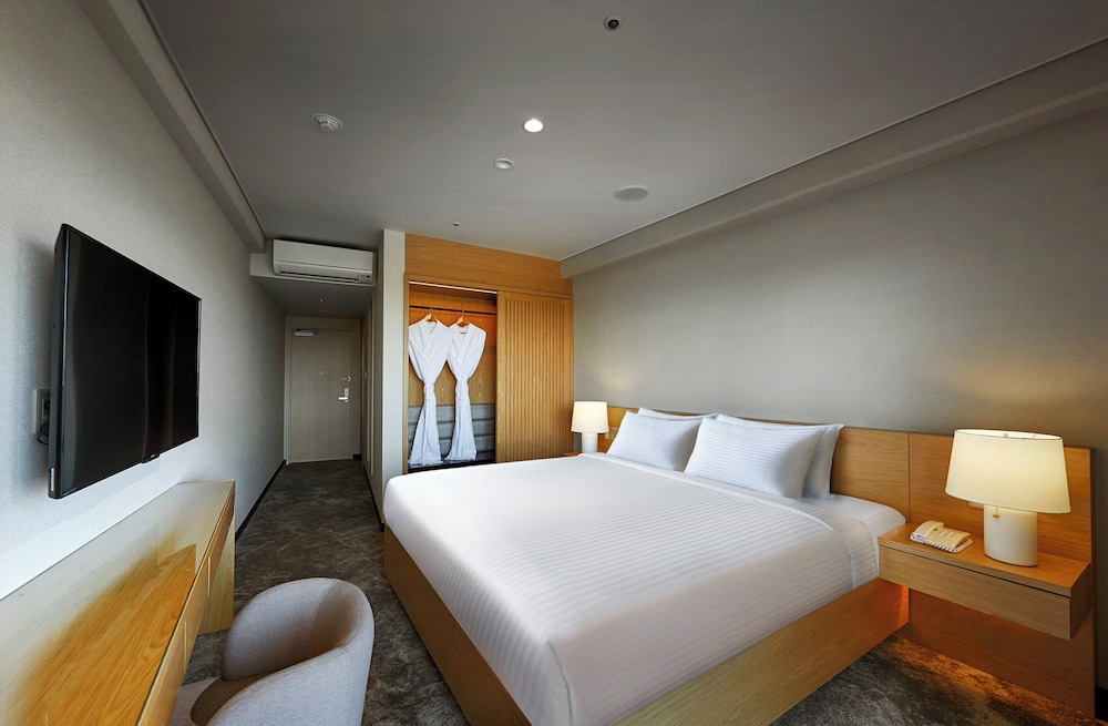 ANAクラウンプラザリゾート沖縄うるまヒルズ バイ IHG 那覇