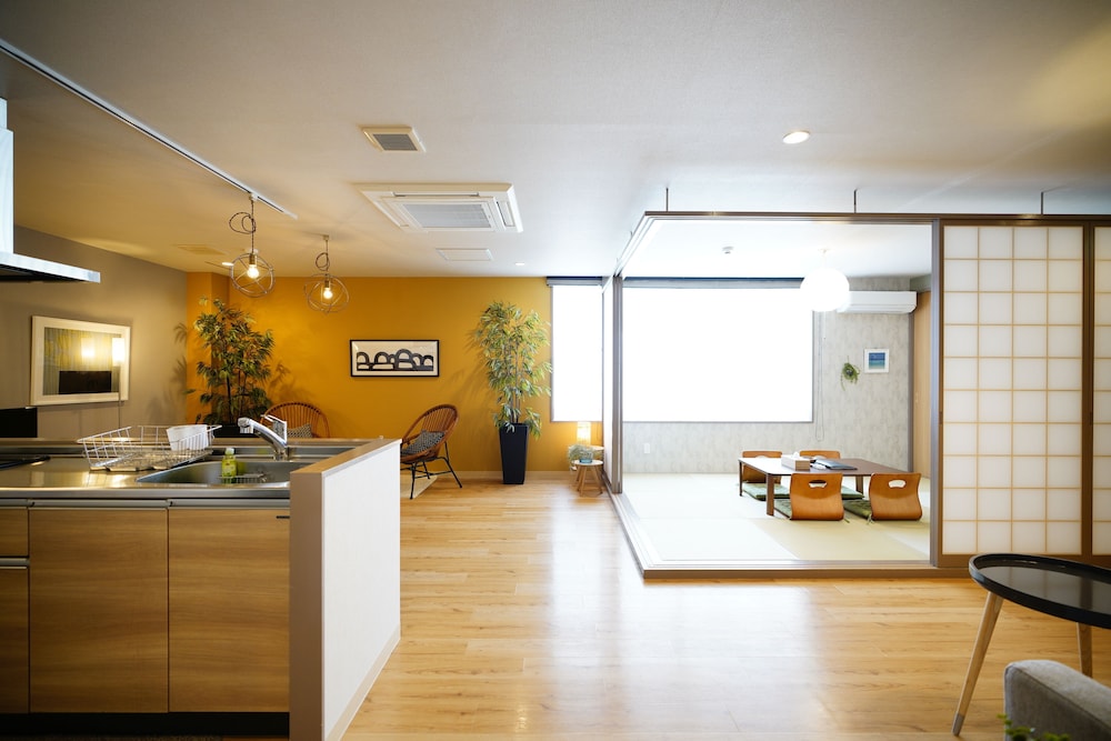 MARAKAITO IZUMIZAKI 那覇