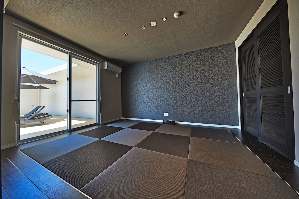 VIAUL SKY VILLAS UNTEN 那覇