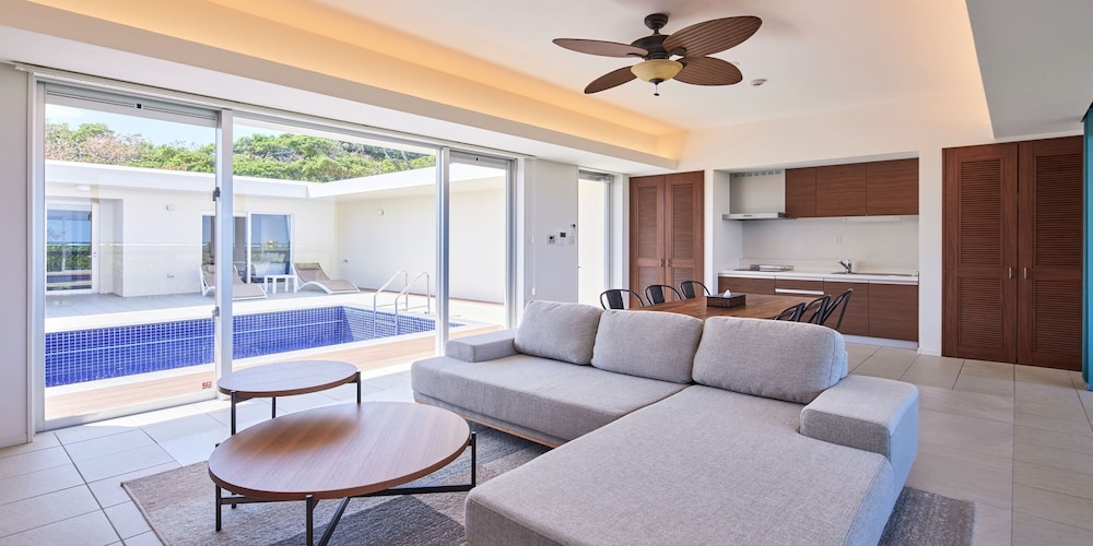 THE POOL & SAUNA VILLA MOTOBU 那覇