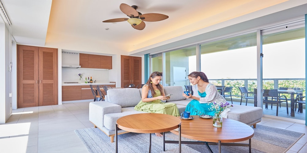 THE POOL & SAUNA VILLA MOTOBU 那覇