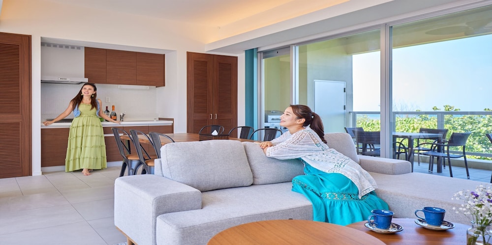 THE POOL & SAUNA VILLA MOTOBU 那覇