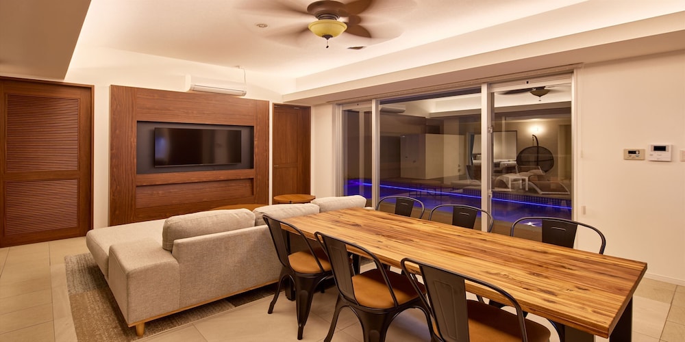 THE POOL & SAUNA VILLA MOTOBU 那覇