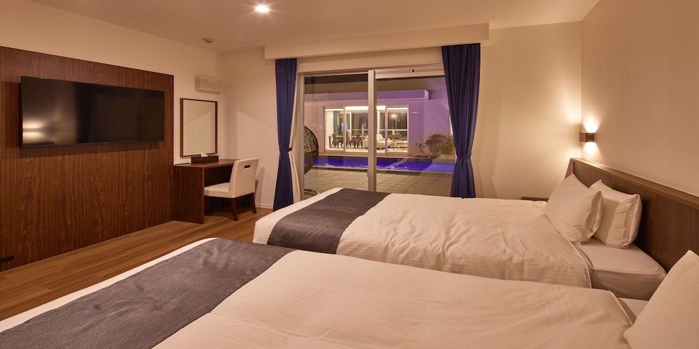 THE POOL & SAUNA VILLA MOTOBU 那覇
