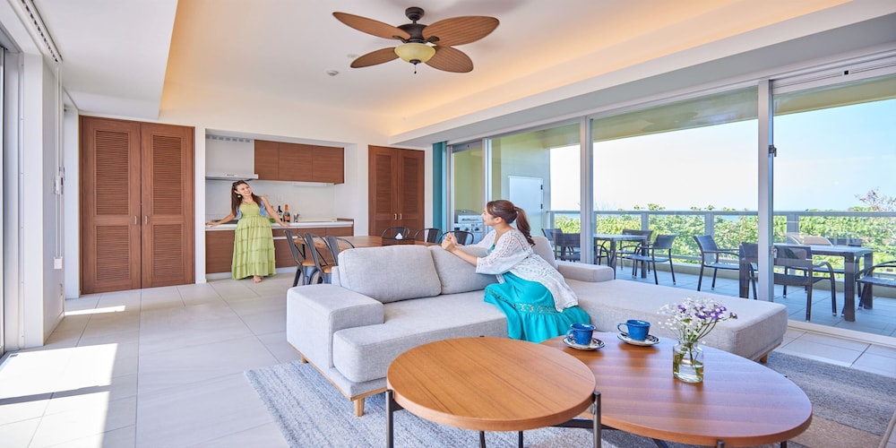 THE POOL & SAUNA VILLA MOTOBU 那覇