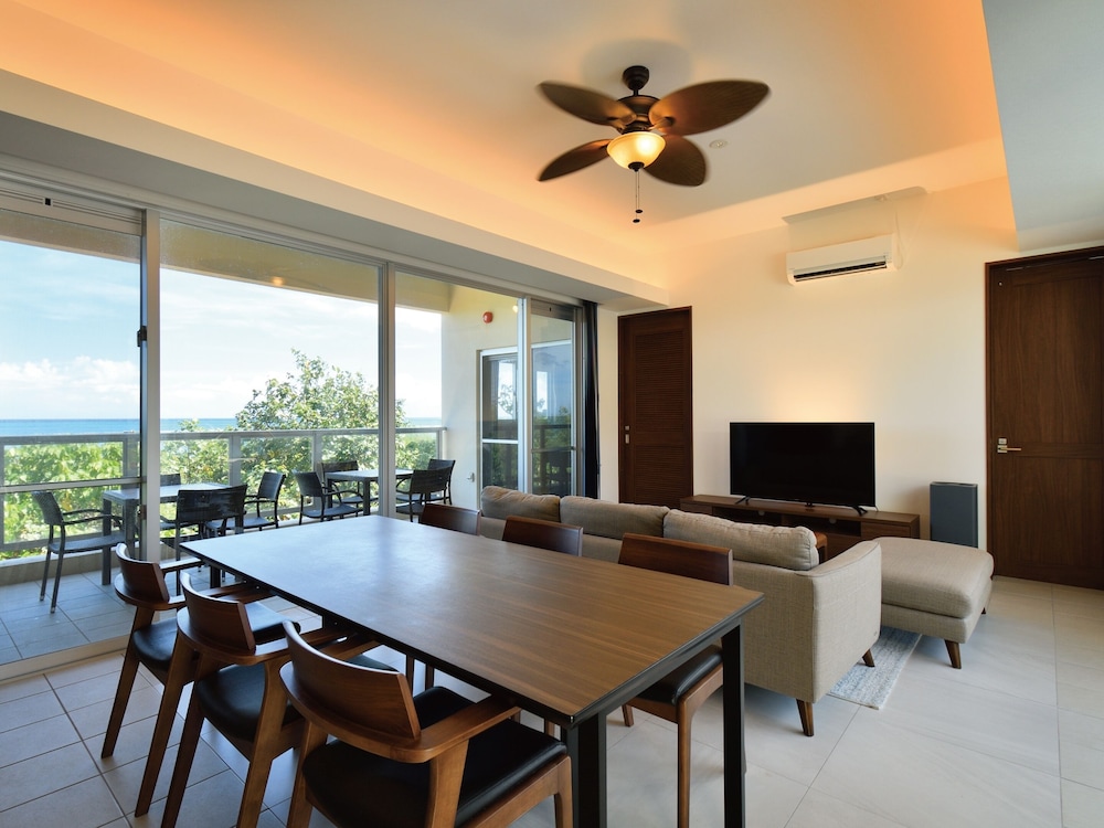 THE POOL & SAUNA VILLA MOTOBU 那覇
