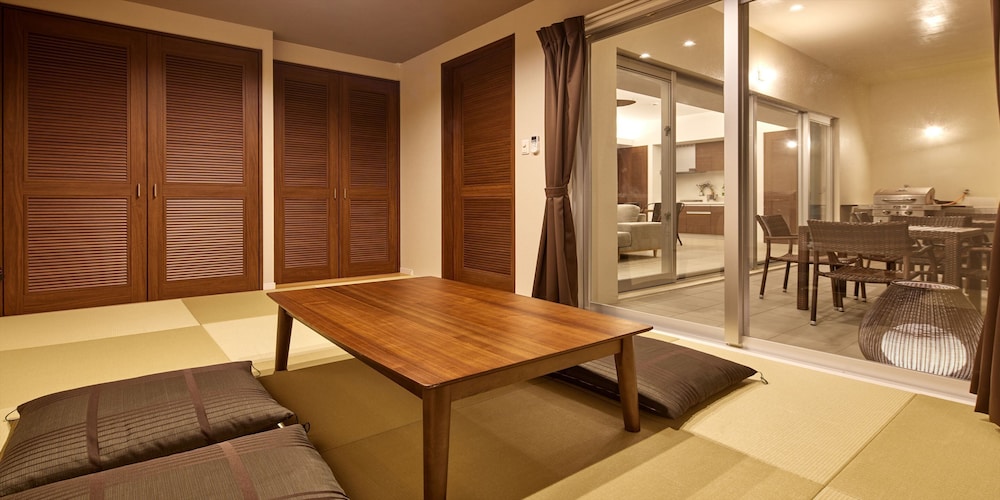 THE POOL & SAUNA VILLA MOTOBU 那覇