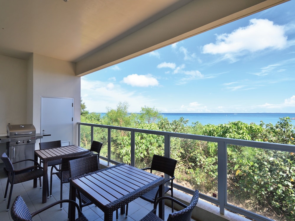 THE POOL & SAUNA VILLA MOTOBU 那覇
