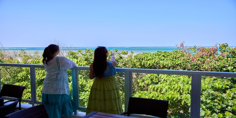 THE POOL & SAUNA VILLA MOTOBU 那覇