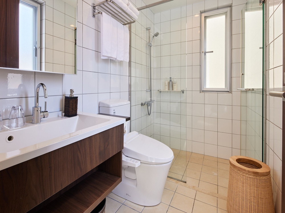 THE POOL & SAUNA VILLA MOTOBU 那覇