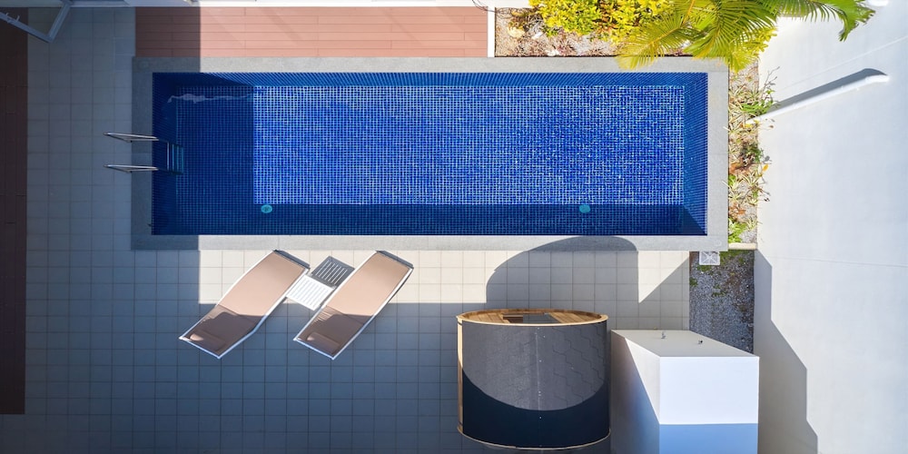THE POOL & SAUNA VILLA MOTOBU 那覇