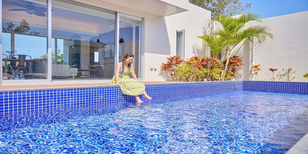 THE POOL & SAUNA VILLA MOTOBU 那覇