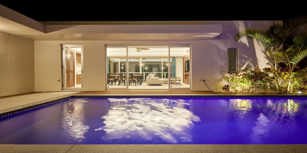 THE POOL & SAUNA VILLA MOTOBU 那覇