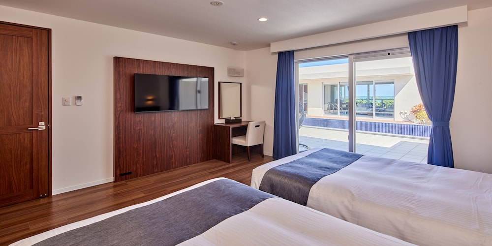 THE POOL & SAUNA VILLA MOTOBU 那覇