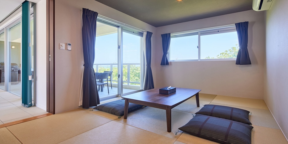 THE POOL & SAUNA VILLA MOTOBU 那覇