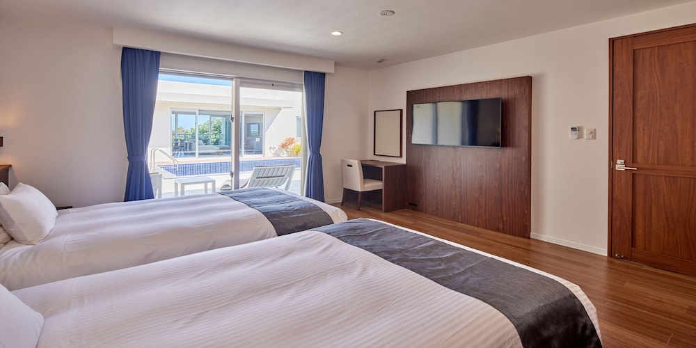THE POOL & SAUNA VILLA MOTOBU 那覇