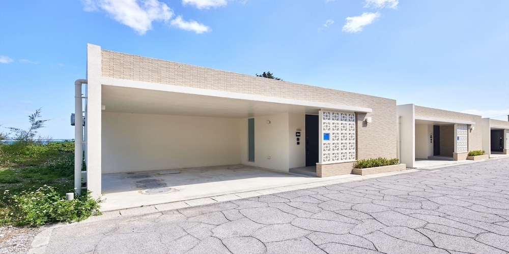 THE POOL & SAUNA VILLA MOTOBU 那覇