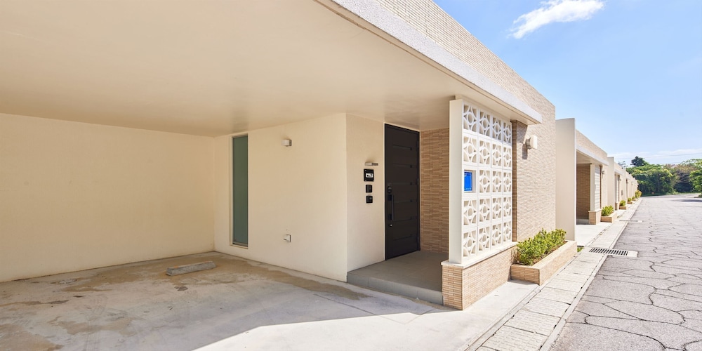 THE POOL & SAUNA VILLA MOTOBU 那覇