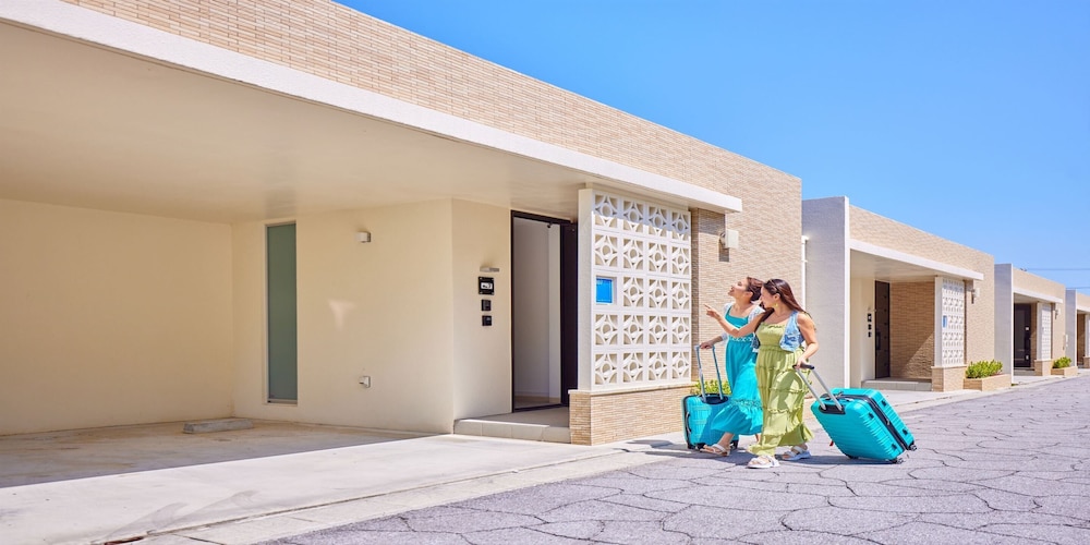 THE POOL & SAUNA VILLA MOTOBU 那覇