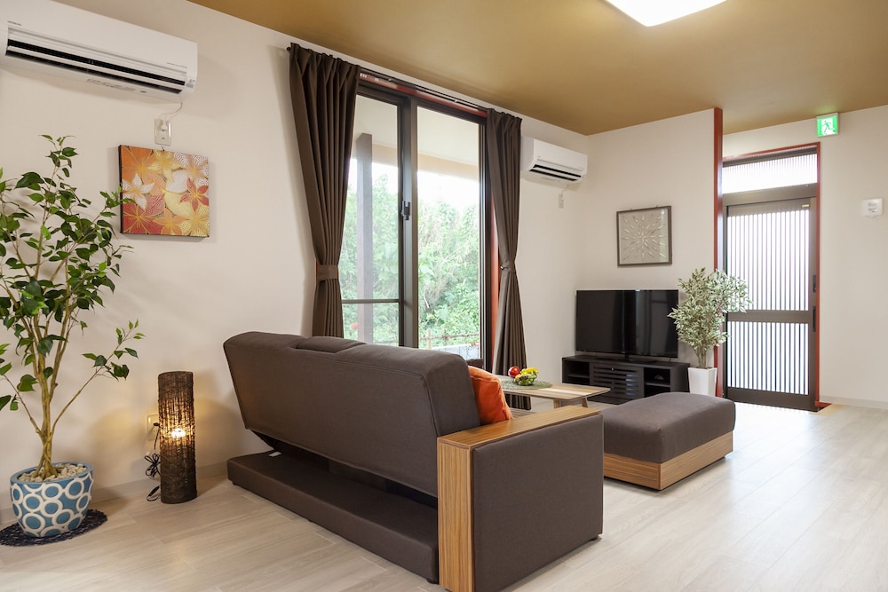 JIN JIN HOUSE 那覇