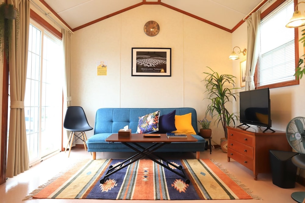 SMART HOUSE SUNSET INN OKINAWA YOMITANSON 那覇