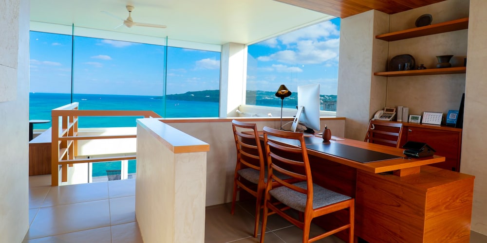 KAYATSUMA OKINAWA HOTEL & RESORT 那覇