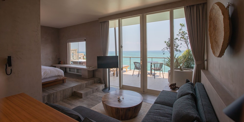 KAYATSUMA OKINAWA HOTEL & RESORT 那覇