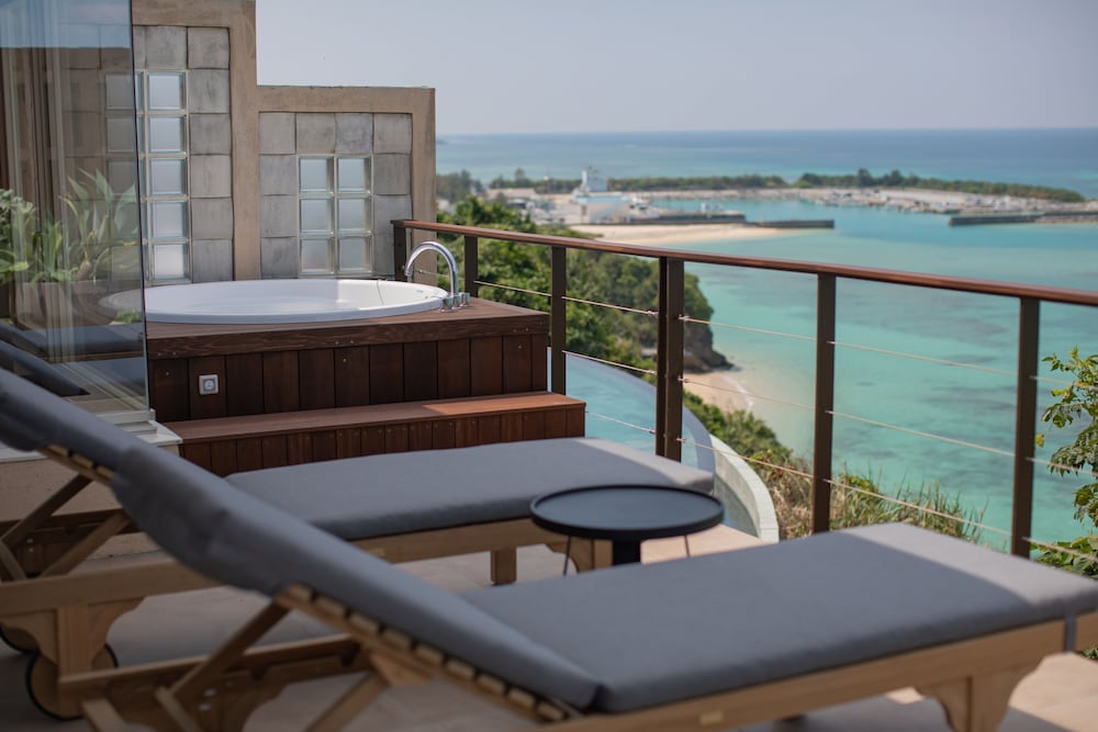 KAYATSUMA OKINAWA HOTEL & RESORT 那覇