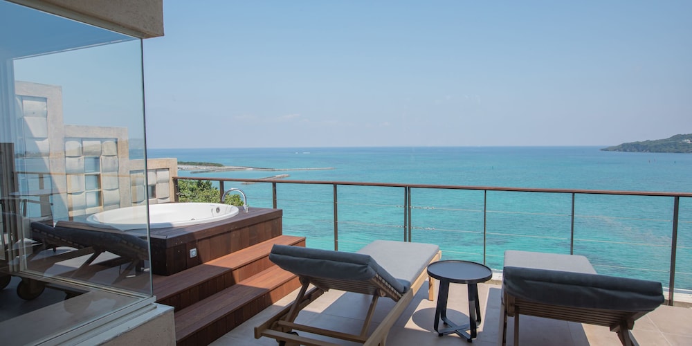 KAYATSUMA OKINAWA HOTEL & RESORT 那覇