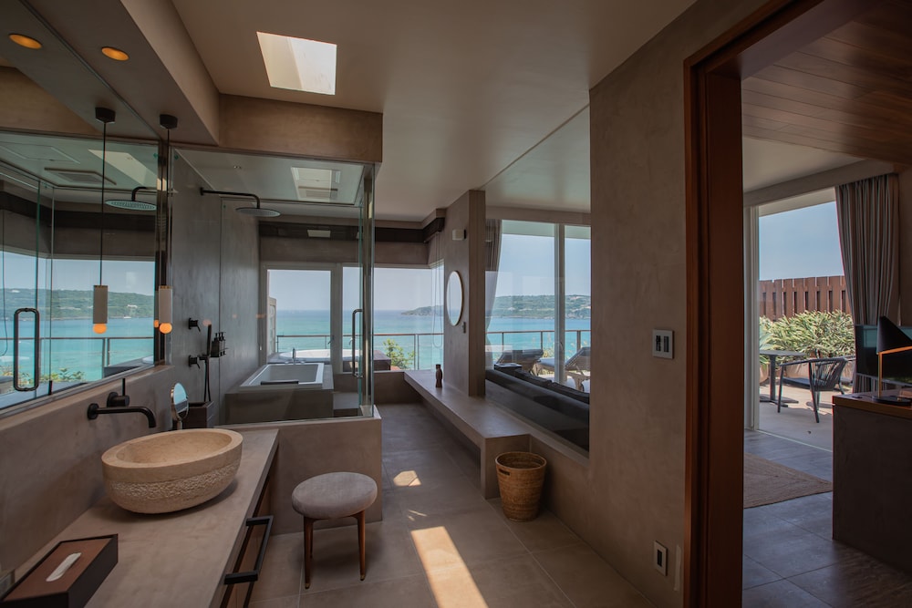 KAYATSUMA OKINAWA HOTEL & RESORT 那覇