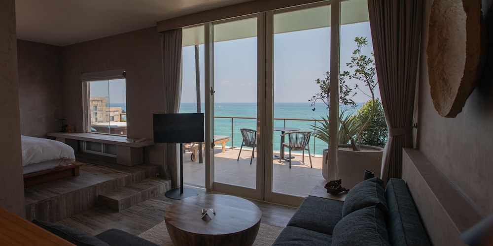 KAYATSUMA OKINAWA HOTEL & RESORT 那覇