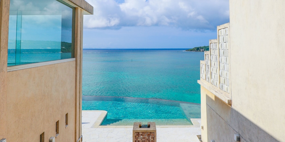 KAYATSUMA OKINAWA HOTEL & RESORT 那覇