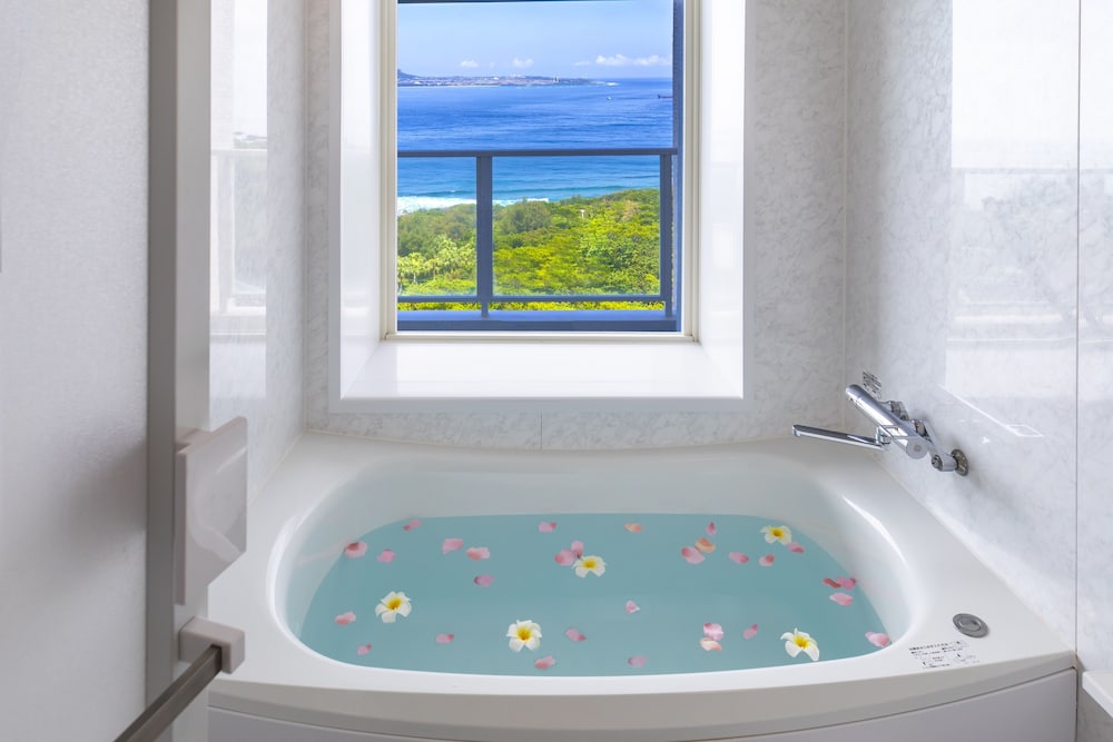 THE OCEAN VIEW CONDOMINIUM MOTOBU 那覇