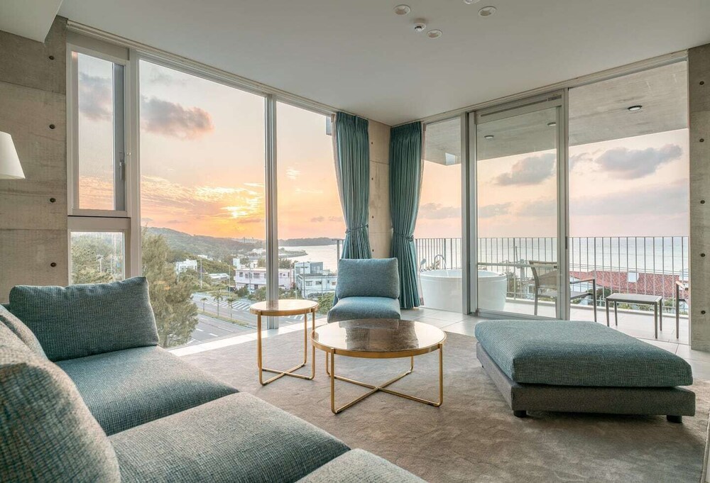 OKINAWA PLAISANT VILLA 那覇