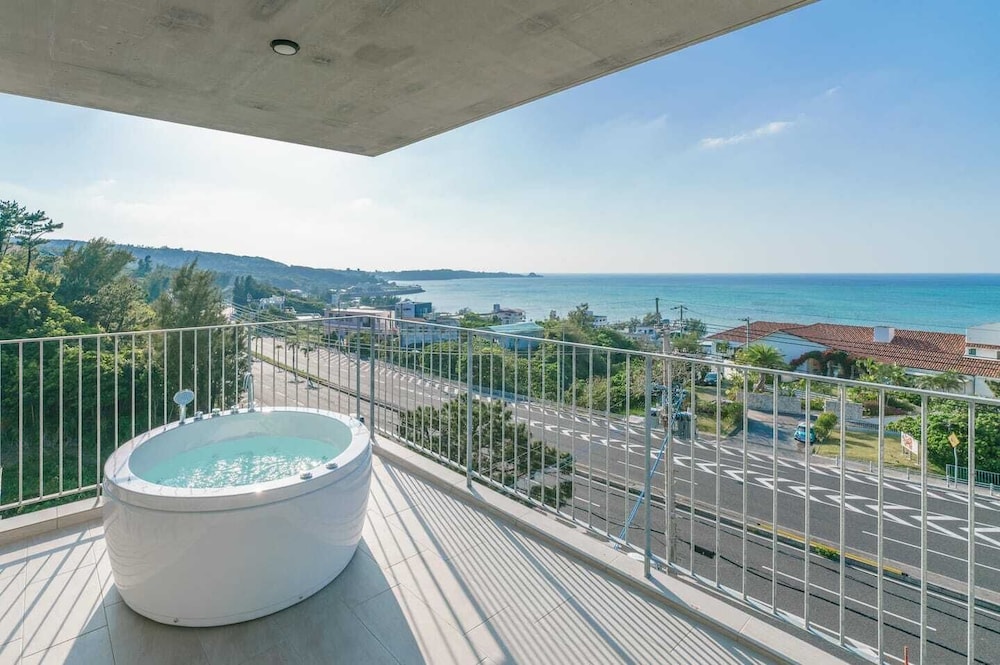 OKINAWA PLAISANT VILLA 那覇