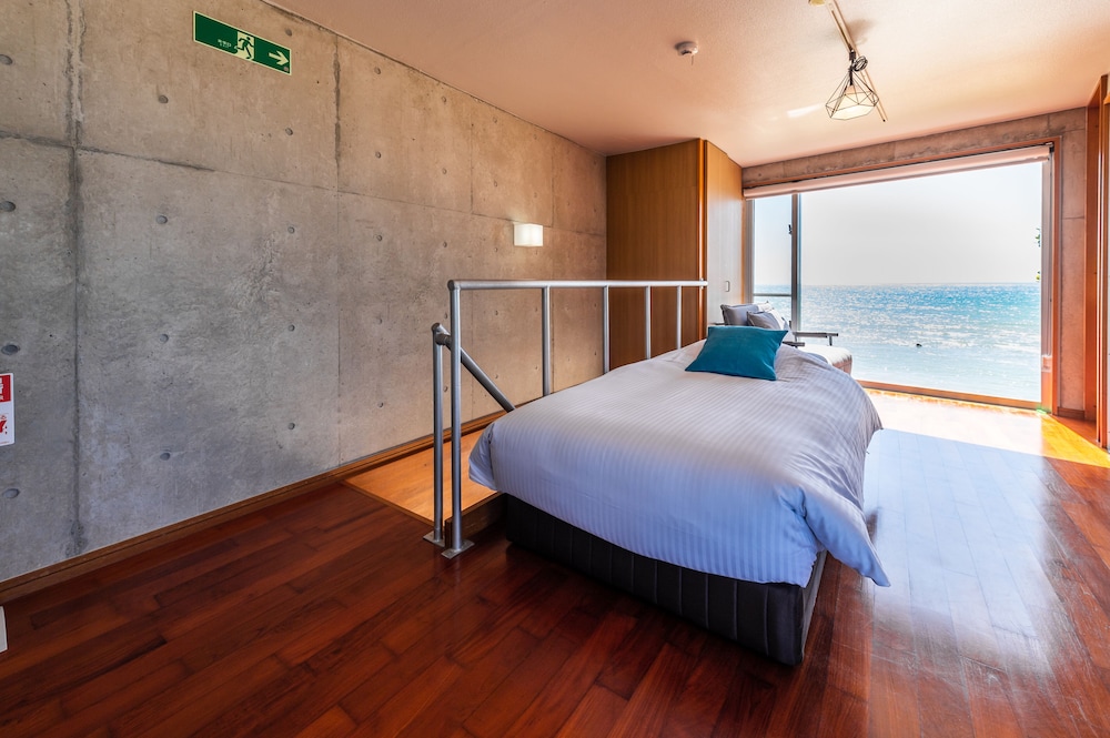PINE HOUSE IN GINOZA 那覇