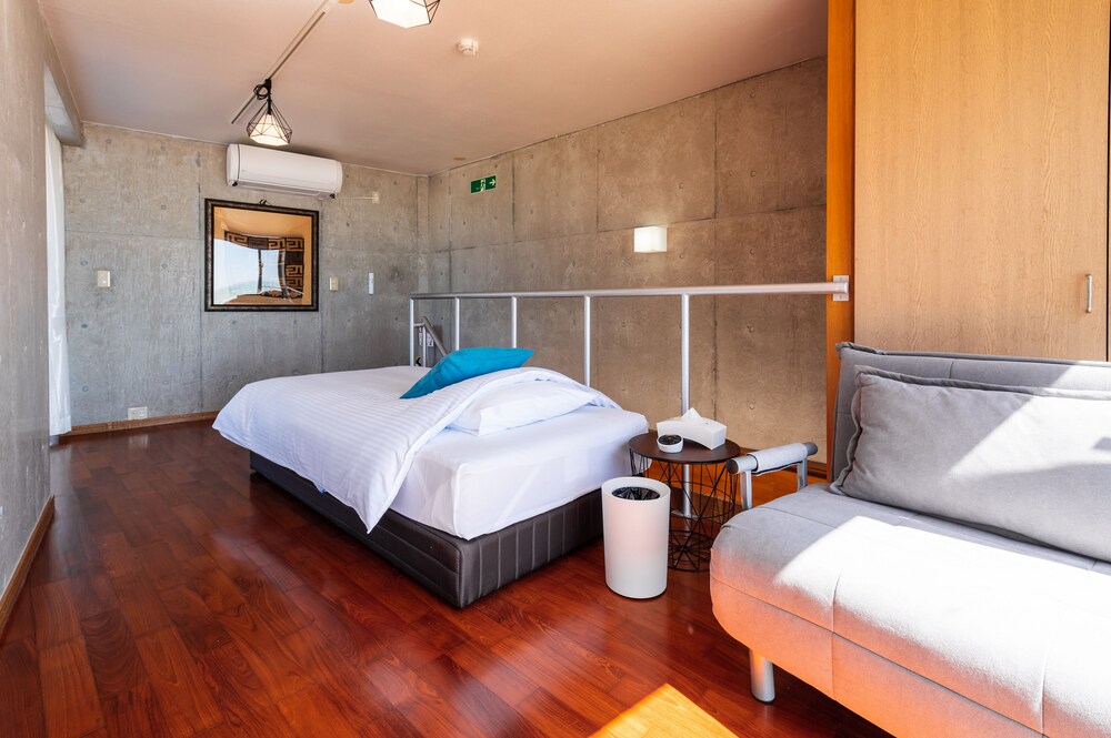 PINE HOUSE IN GINOZA 那覇