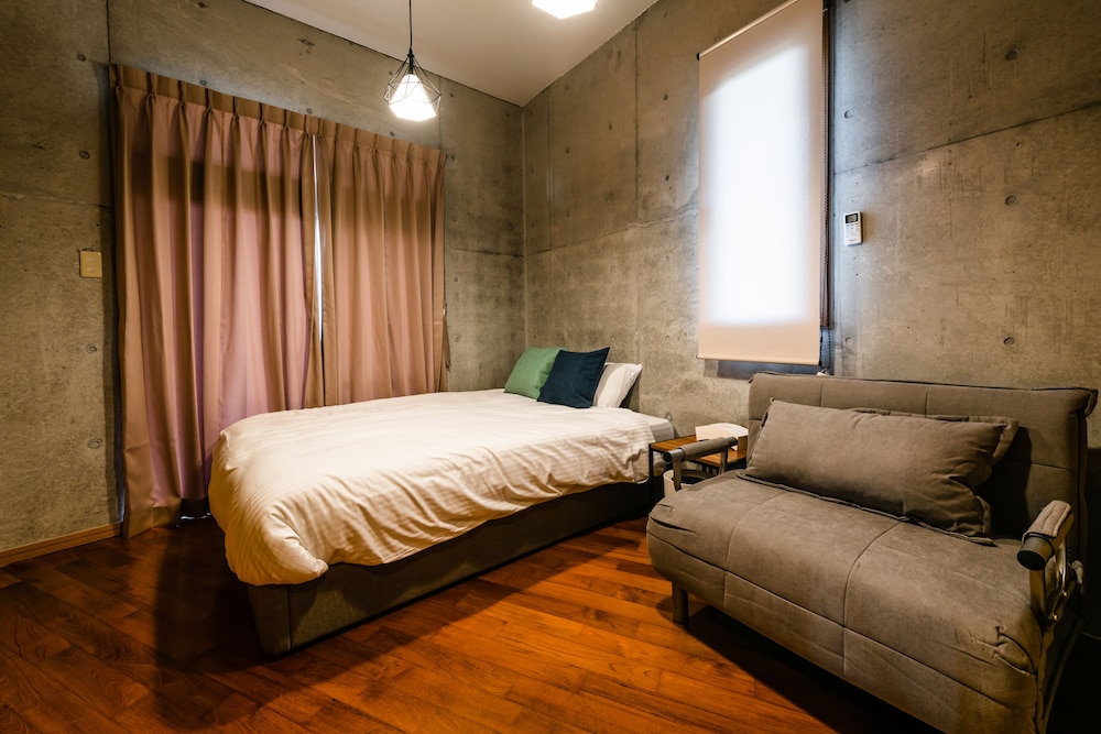 PINE HOUSE IN GINOZA 那覇