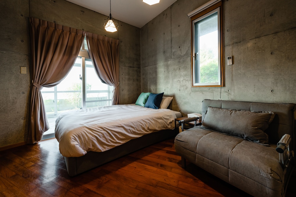 PINE HOUSE IN GINOZA 那覇