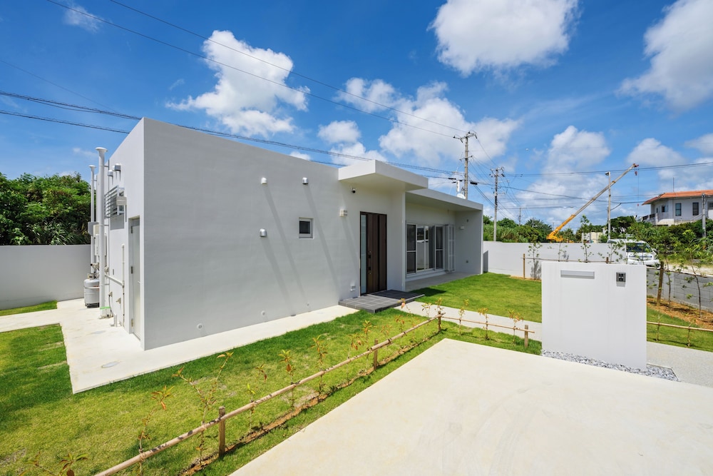 SUNAYAMA BEACH HOUSE 那覇