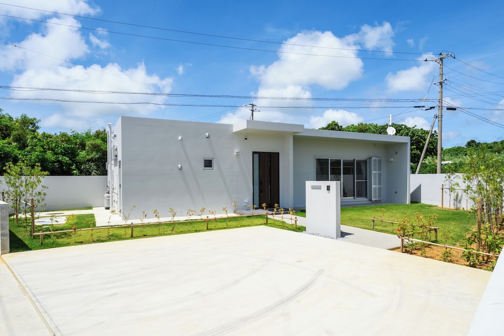 SUNAYAMA BEACH HOUSE 那覇