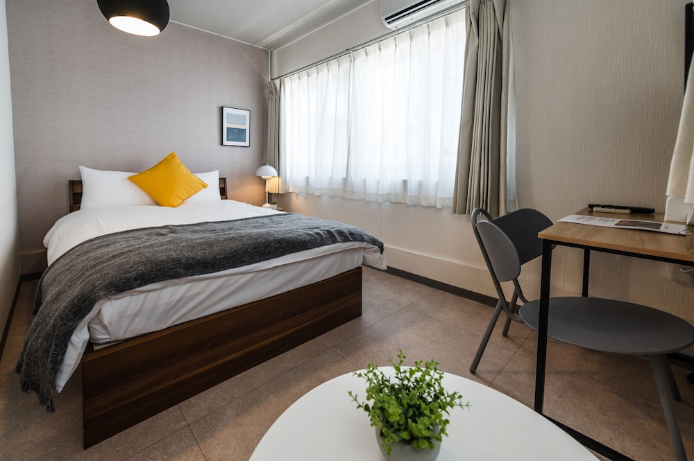 HALE HOTEL 那覇