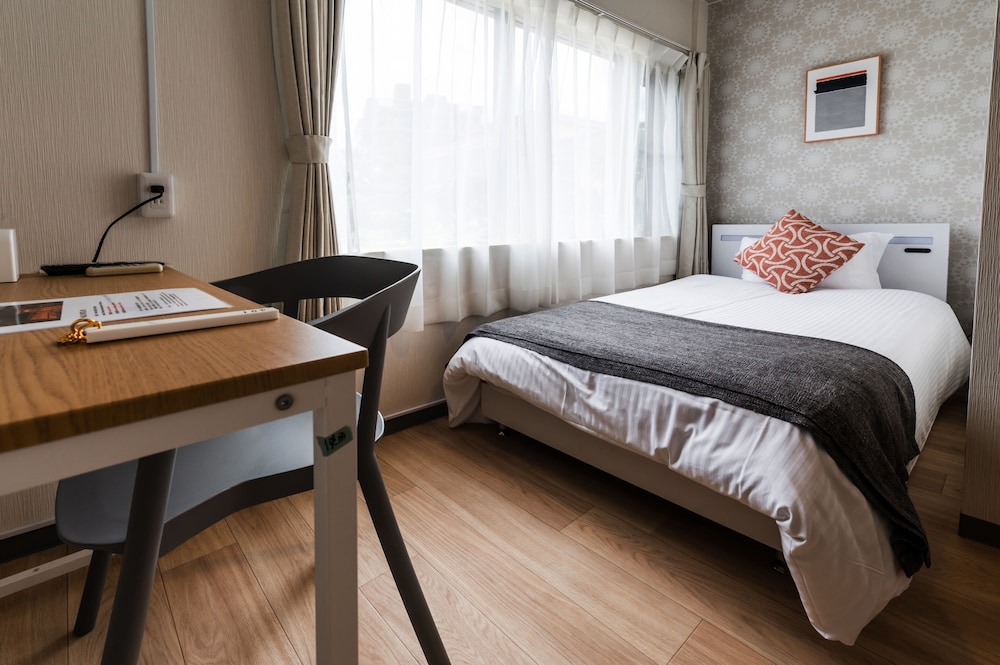 HALE HOTEL 那覇